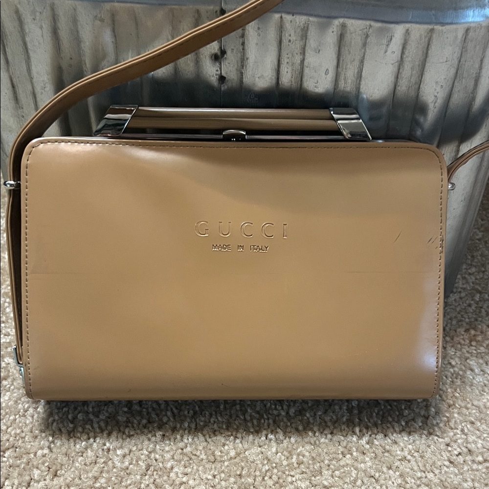 Gucci Beige Leather clutch purse